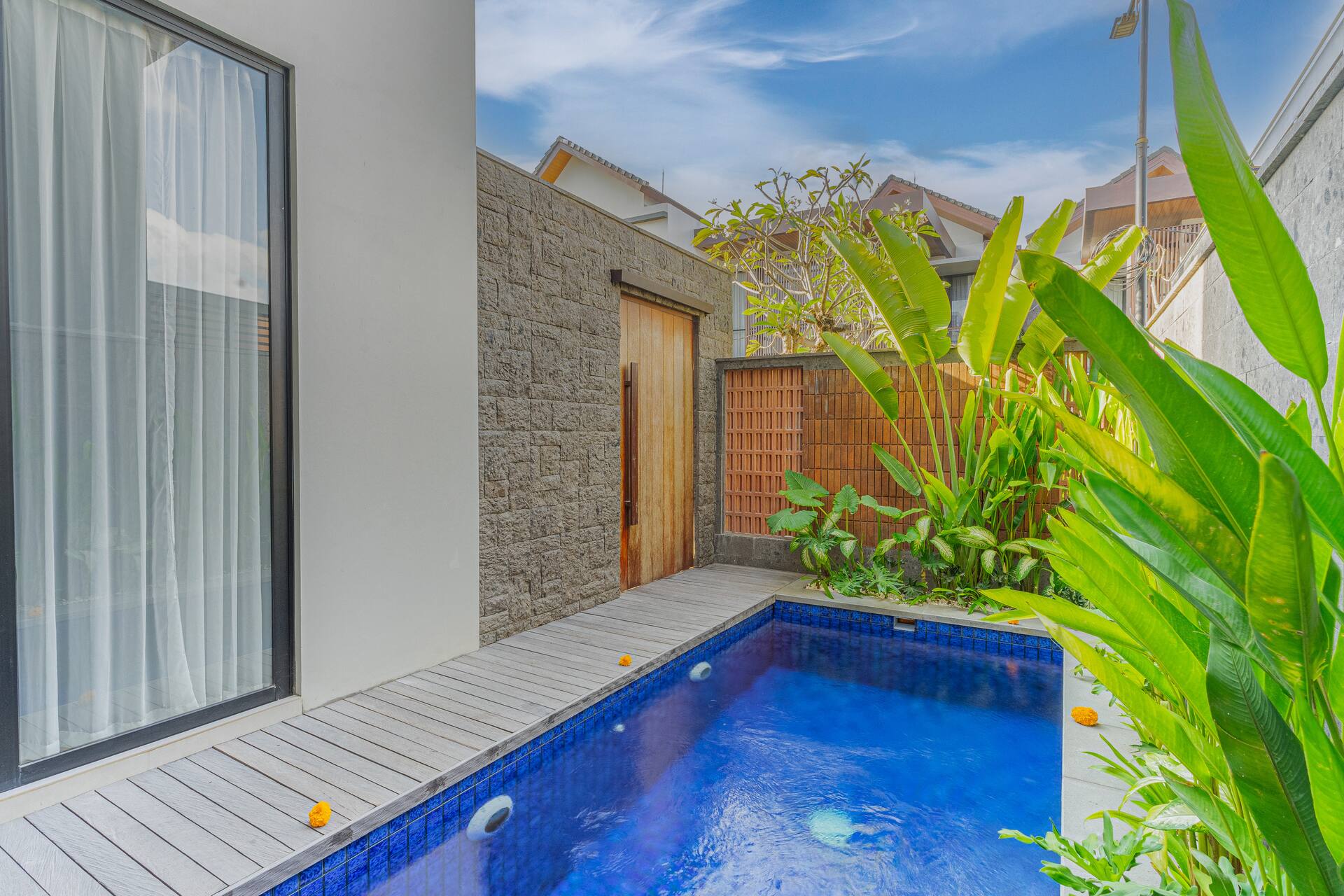 Central Tropical Hideaway 3 Bedroom Private Villa in Canggu