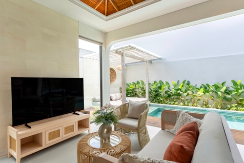 1BR Canggu Villa | Pool & Bathtub, Near Cafés in Canggu, Bali — image 2
