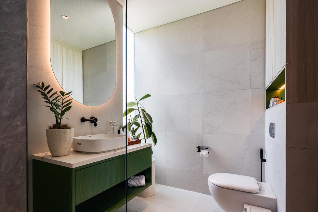 Airy Modern Hideaway 2 Bedroom Private Villa in Canggu — image 4