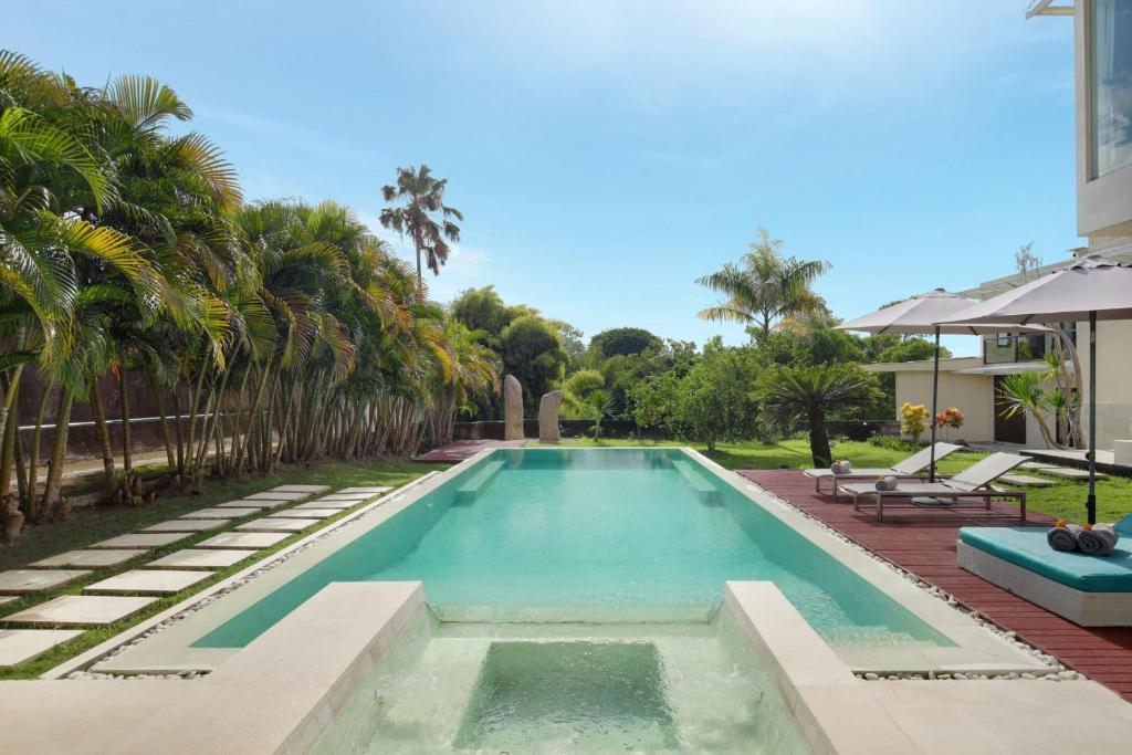Luxurious Getaway Estate 5 Bedroom Private Villa in Canggu — image 11