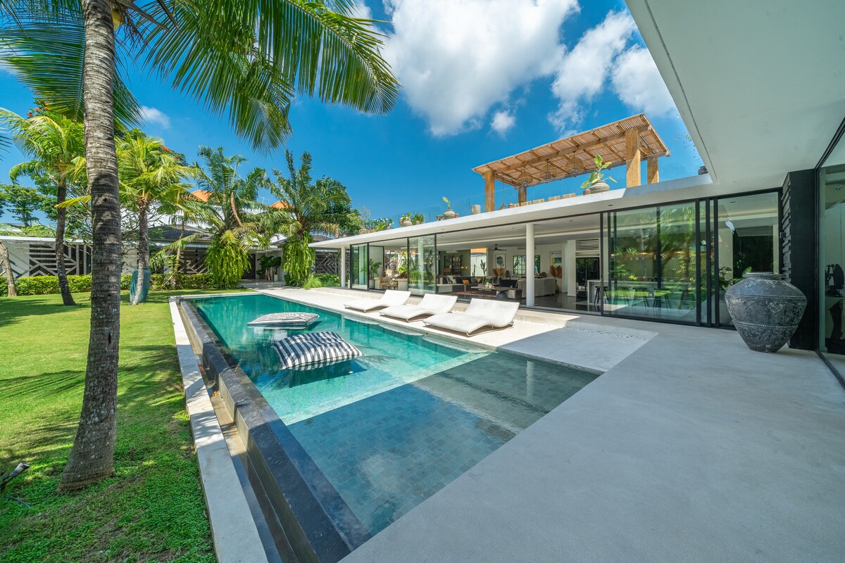 The Bull House — 6BR Villa Rental in Seminyak — image 3