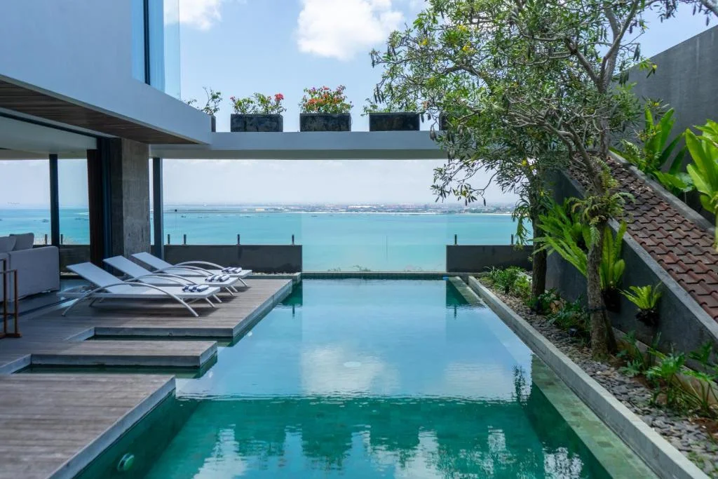 3-Bedroom Cliffside Villa with Ocean View & Private Pool in Jimbaran, Bali — image 9