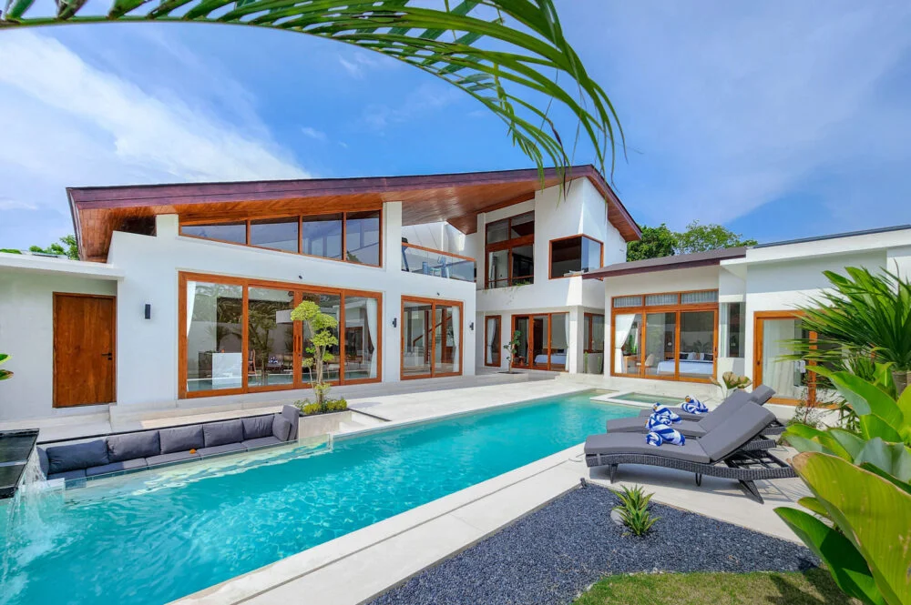 3-Bedroom Villa with Private Pool & Jacuzzi in Canggu, Bali — image 5
