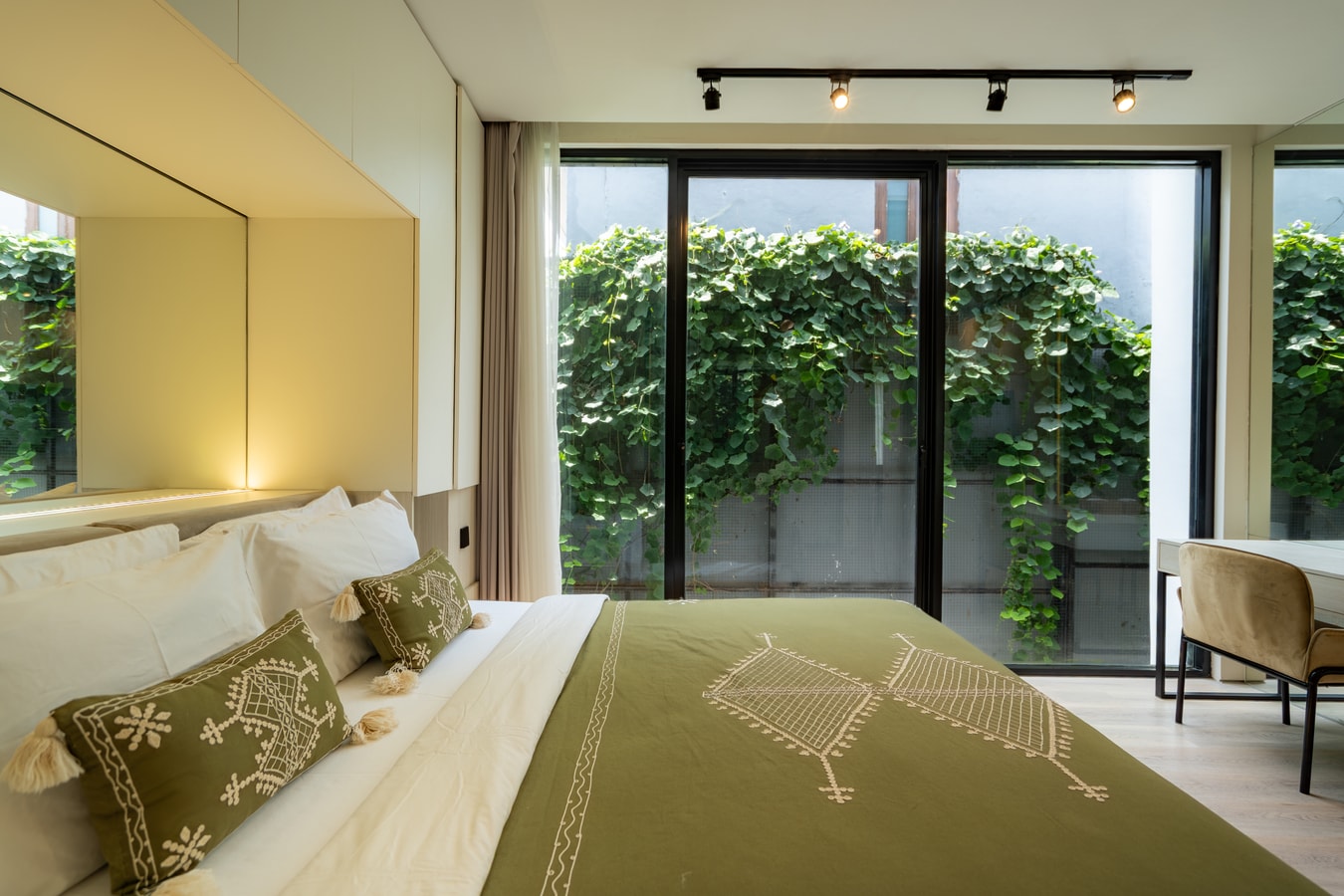 Oasis 8 - 2BR Pool Villa, Near Batu Bolong Beach in Canggu, Bali — image 19