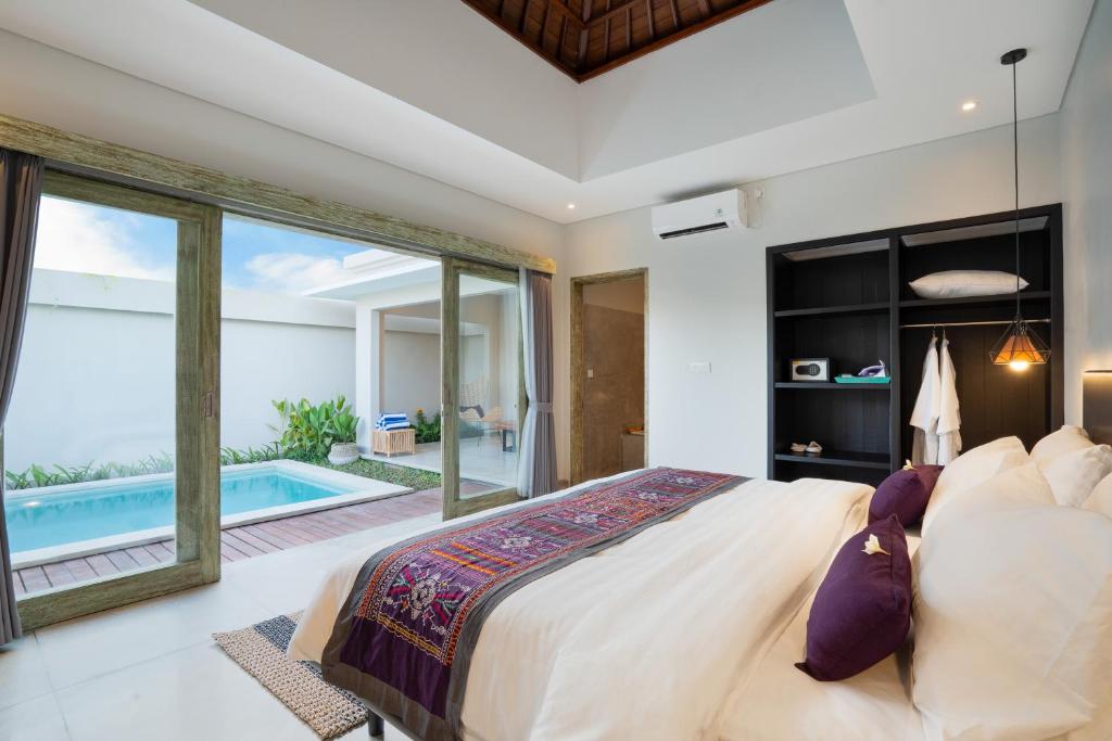 Steps From Surf 1 Bedroom Private Villa in Canggu — image 3