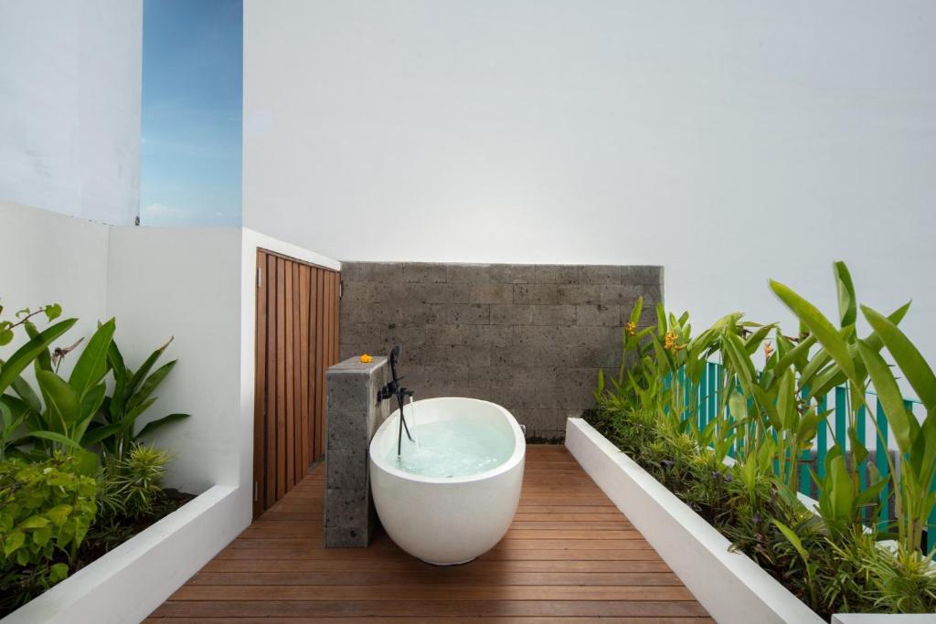 Cozy Tropical Nook 1 Bedroom Private Villa in Canggu — image 7