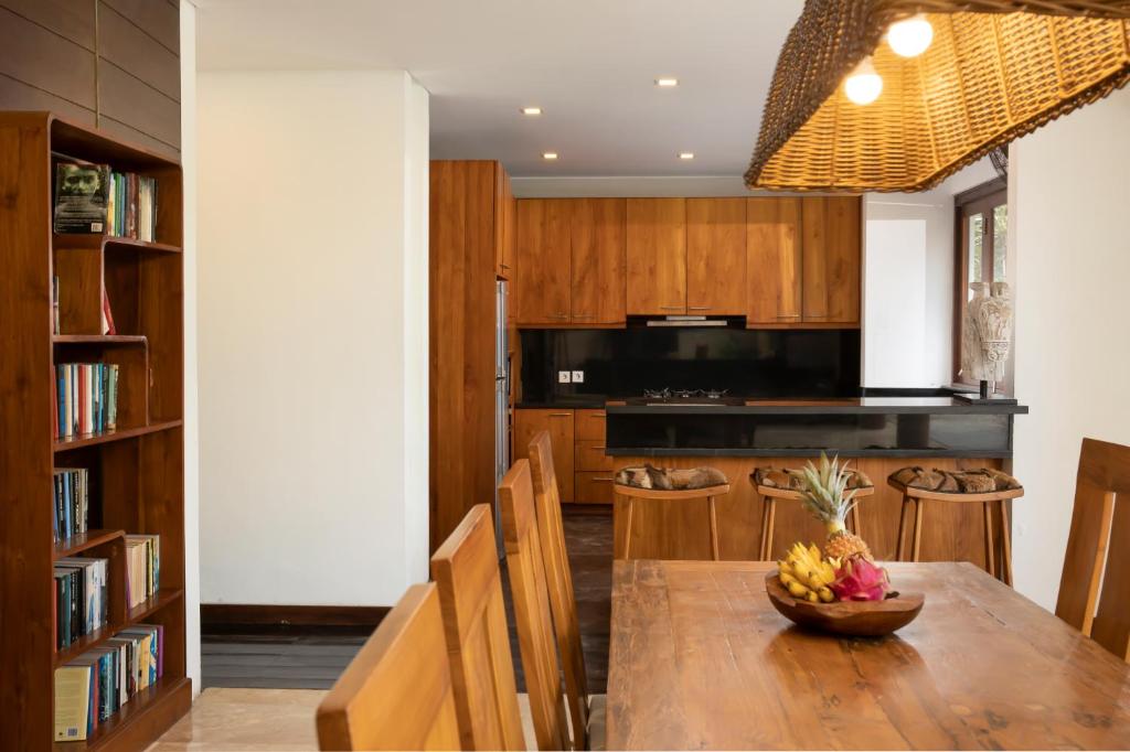Timeless Garden Retreat 3 Bedroom Private Villa in Canggu — image 9