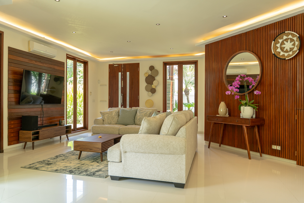 Luxury 4-Bedroom Tropical Villa for Rent in Padonan, Canggu — image 7