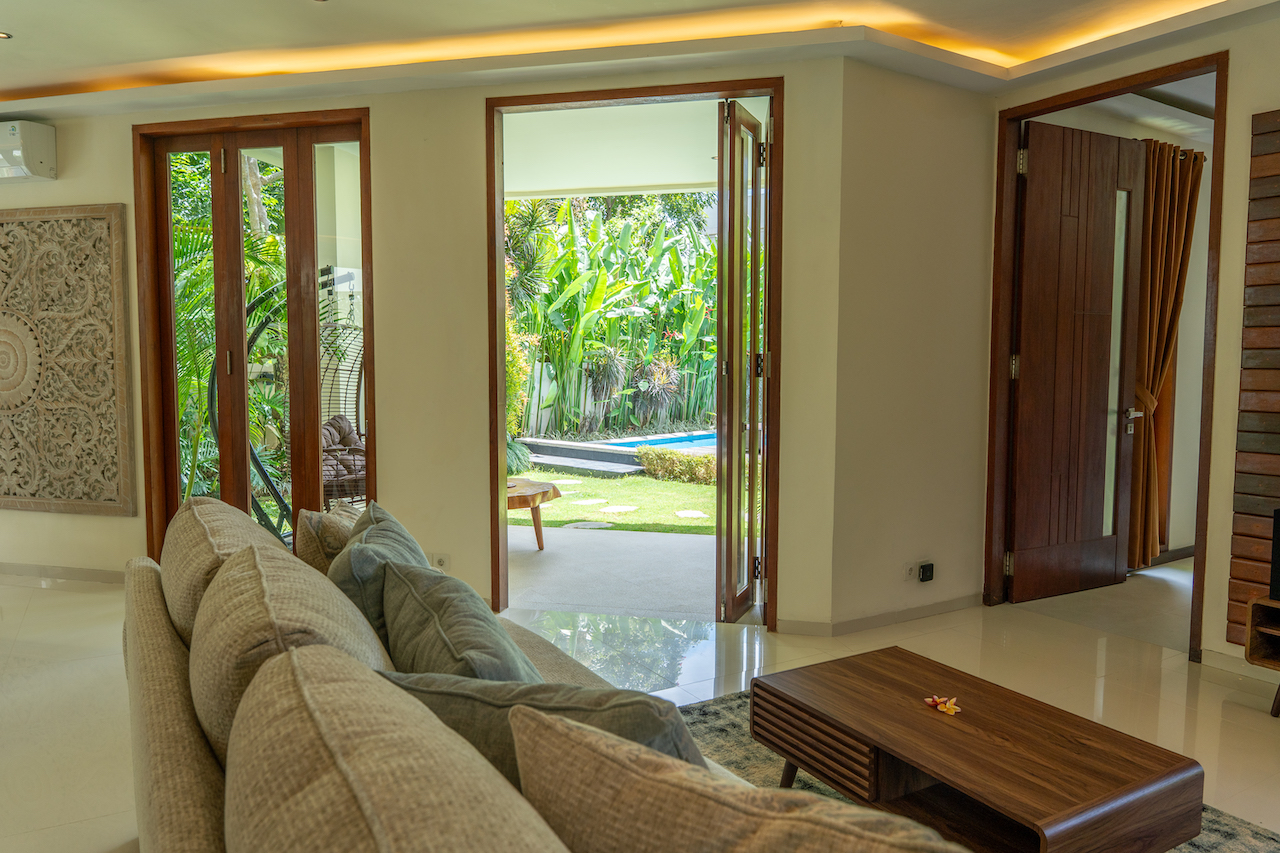 Luxury 4-Bedroom Tropical Villa for Rent in Padonan, Canggu — image 10