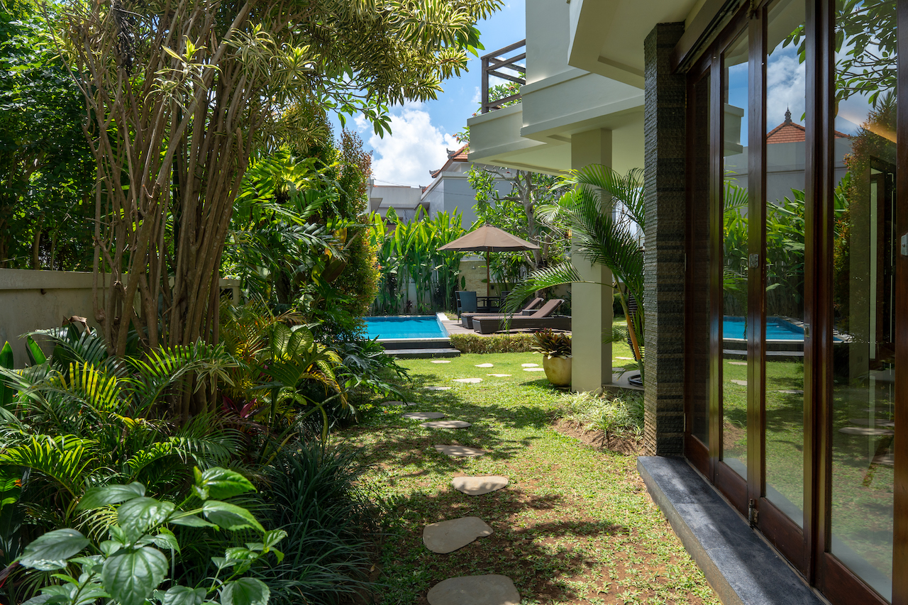 Luxury 4-Bedroom Tropical Villa for Rent in Padonan, Canggu — image 4