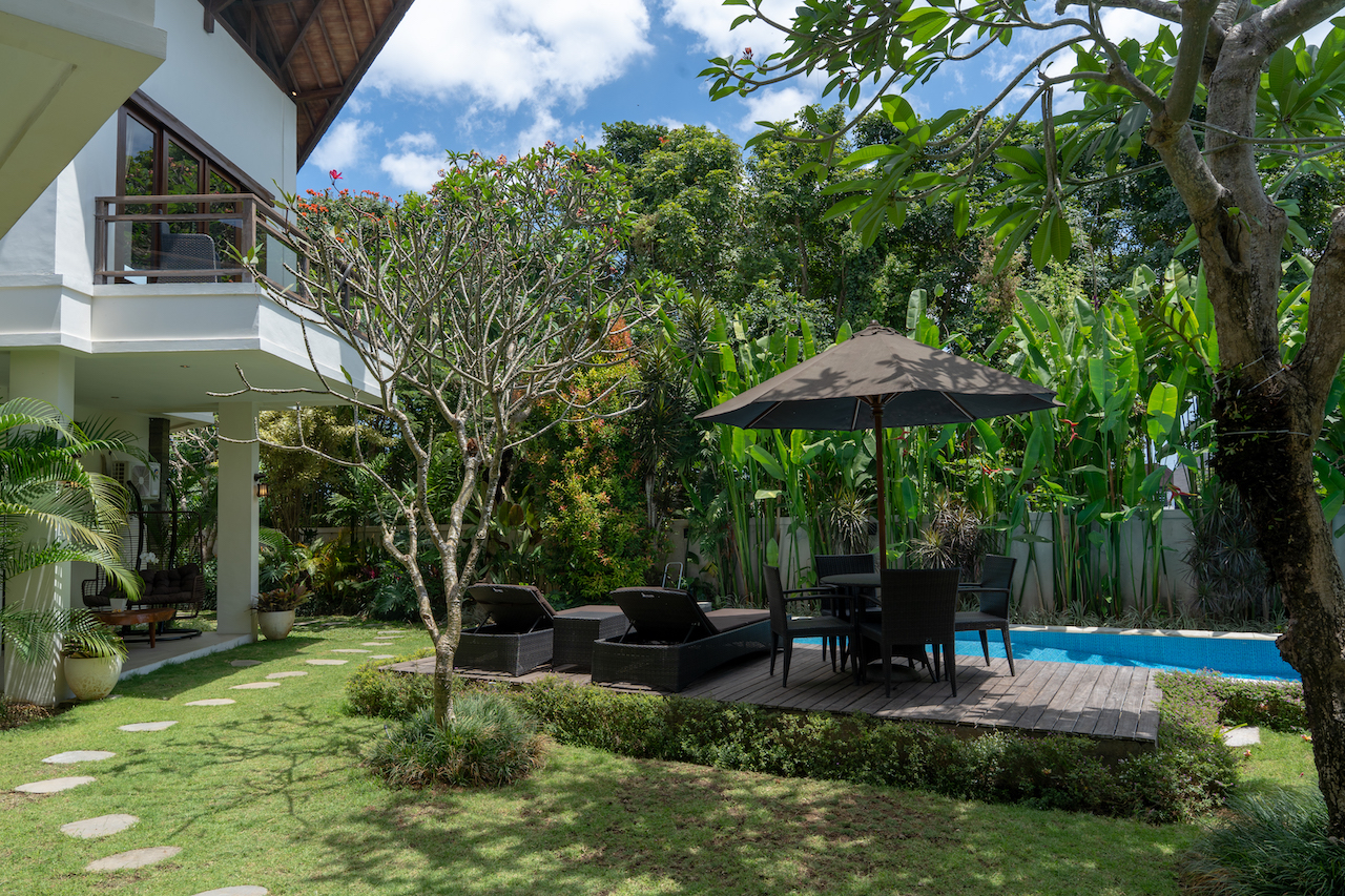 Luxury 4-Bedroom Tropical Villa for Rent in Padonan, Canggu — image 1
