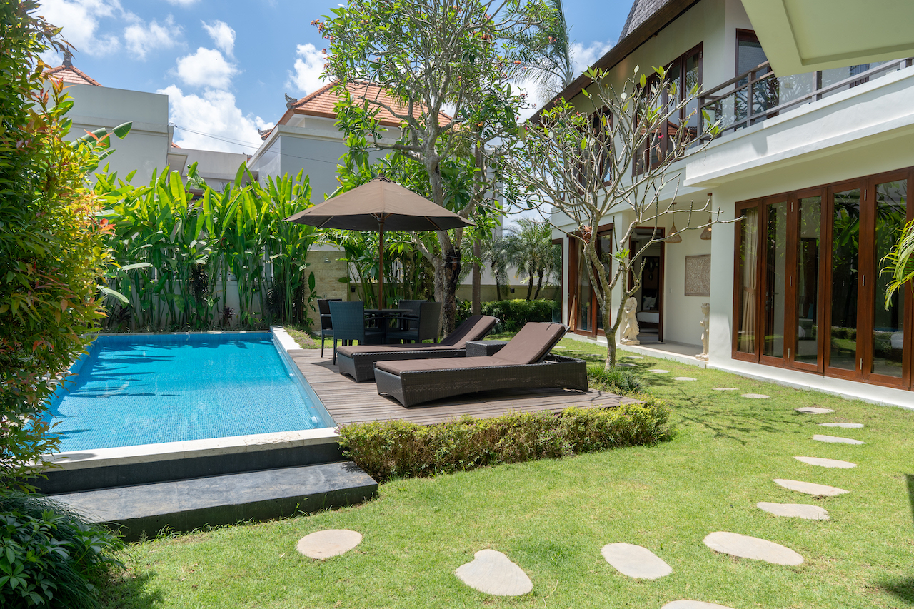 Luxury 4-Bedroom Tropical Villa for Rent in Padonan, Canggu — image 3