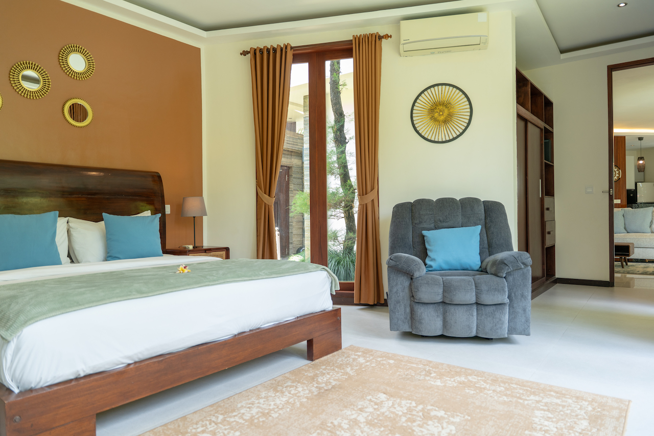 Luxury 4-Bedroom Tropical Villa for Rent in Padonan, Canggu — image 19