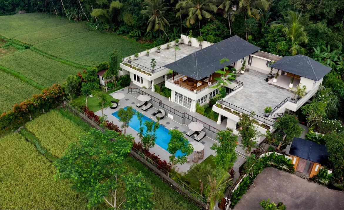 Luxury 4-Bedroom Villa in Ubud – Rooftop Event, Private Pool & Jungle View — image 6