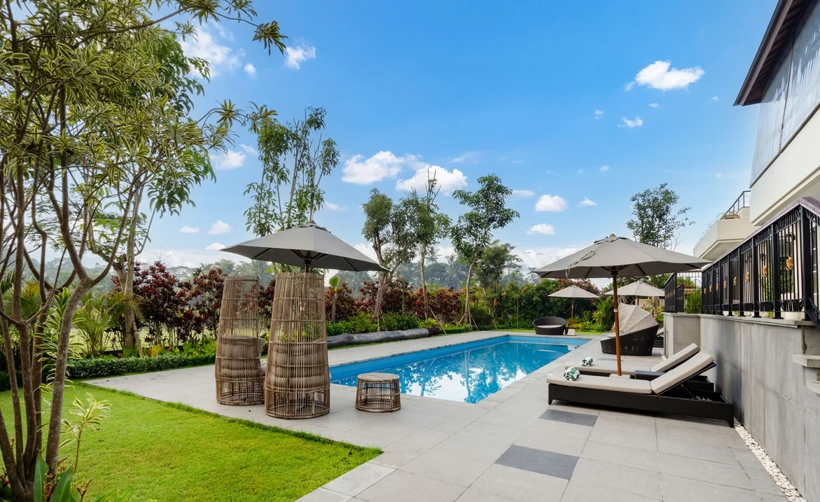Luxury 4-Bedroom Villa in Ubud – Rooftop Event, Private Pool & Jungle View — image 4