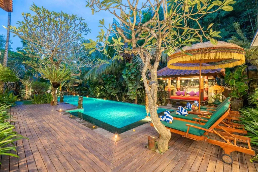 4BR Luxury Villa with Botanical Garden in Tabanan — image 17