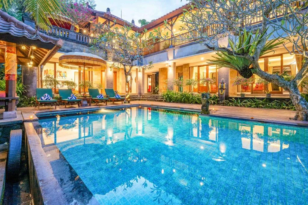 4BR Luxury Villa with Botanical Garden in Tabanan — image 9