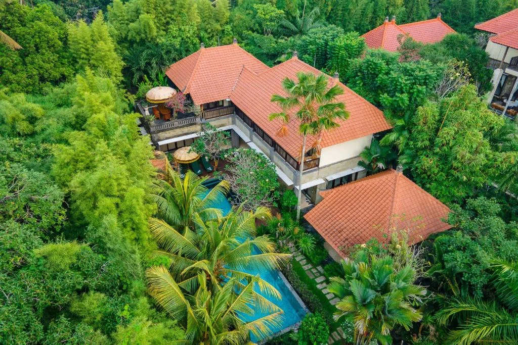 4BR Luxury Villa with Botanical Garden in Tabanan — image 7