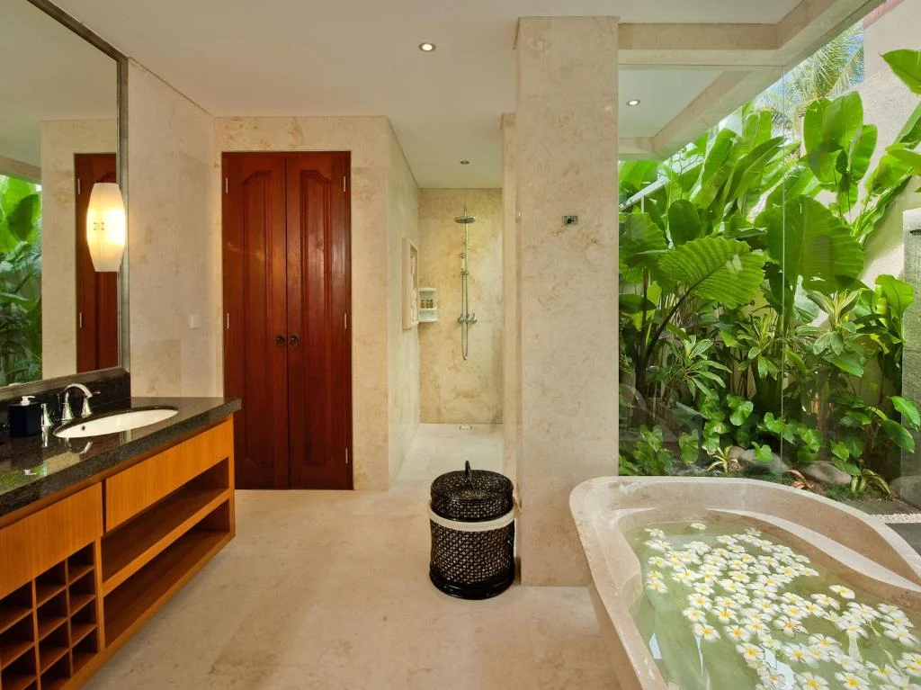 4-Bedroom Villa with Private Pool in Batu Belig Seminyak – Luxury Villa — image 18