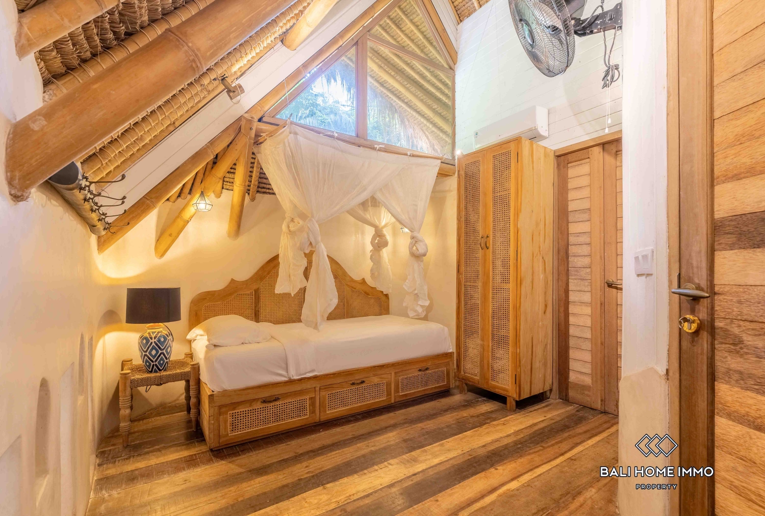 4 Bedrooms Eco Villa with River and Jungle View for Rent Near Greenschool — image 6