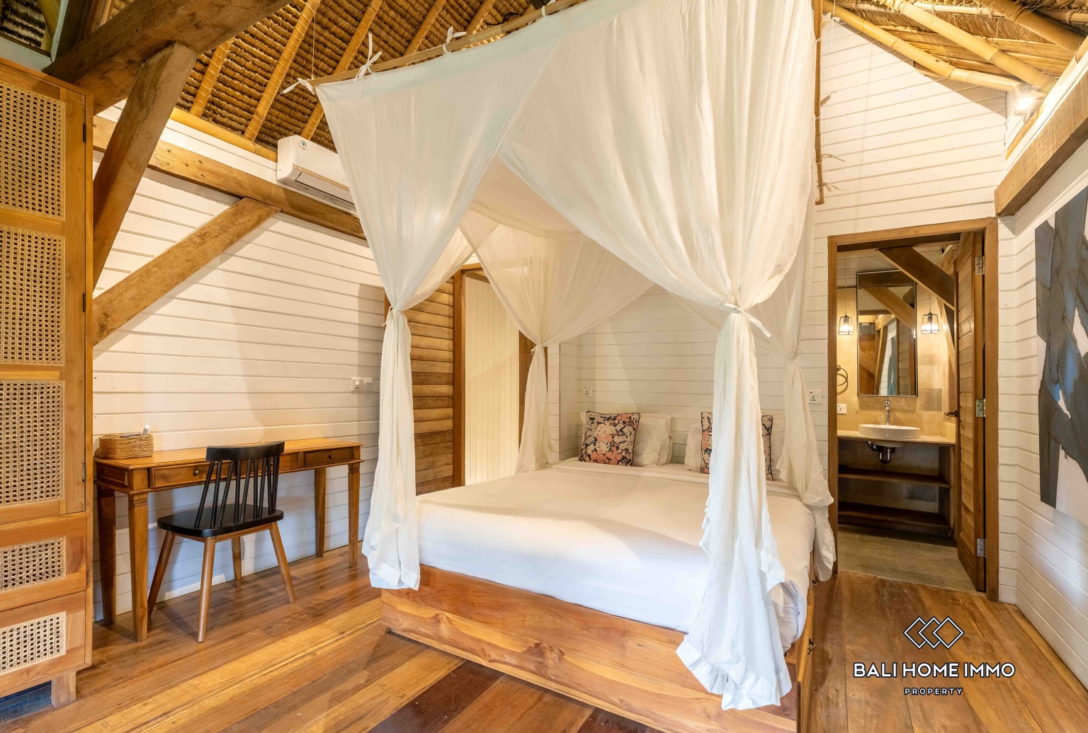4 Bedrooms Eco Villa with River and Jungle View for Rent Near Greenschool — image 10