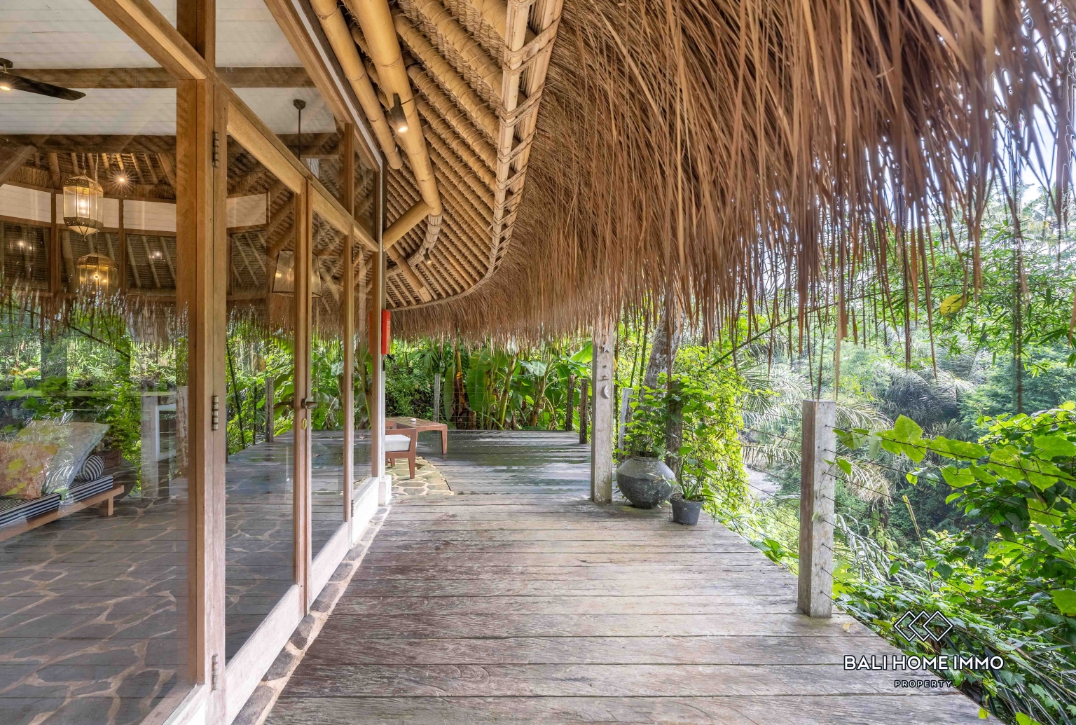 4 Bedrooms Eco Villa with River and Jungle View for Rent Near Greenschool — image 17