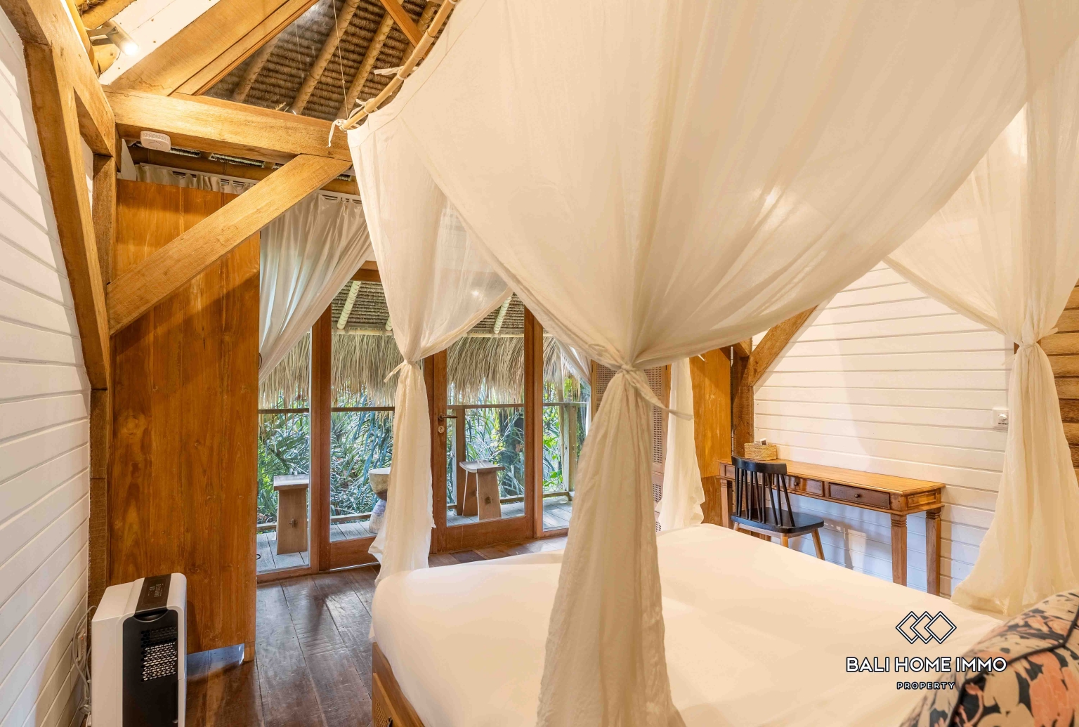 4 Bedrooms Eco Villa with River and Jungle View for Rent Near Greenschool — image 11