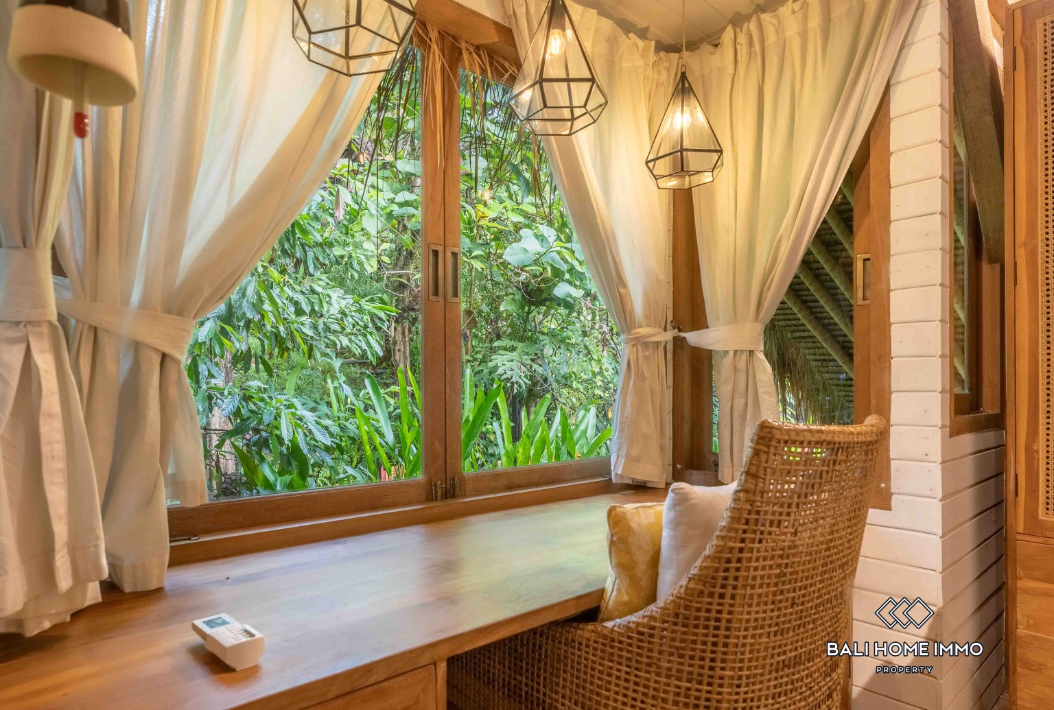 4 Bedrooms Eco Villa with River and Jungle View for Rent Near Greenschool — image 8