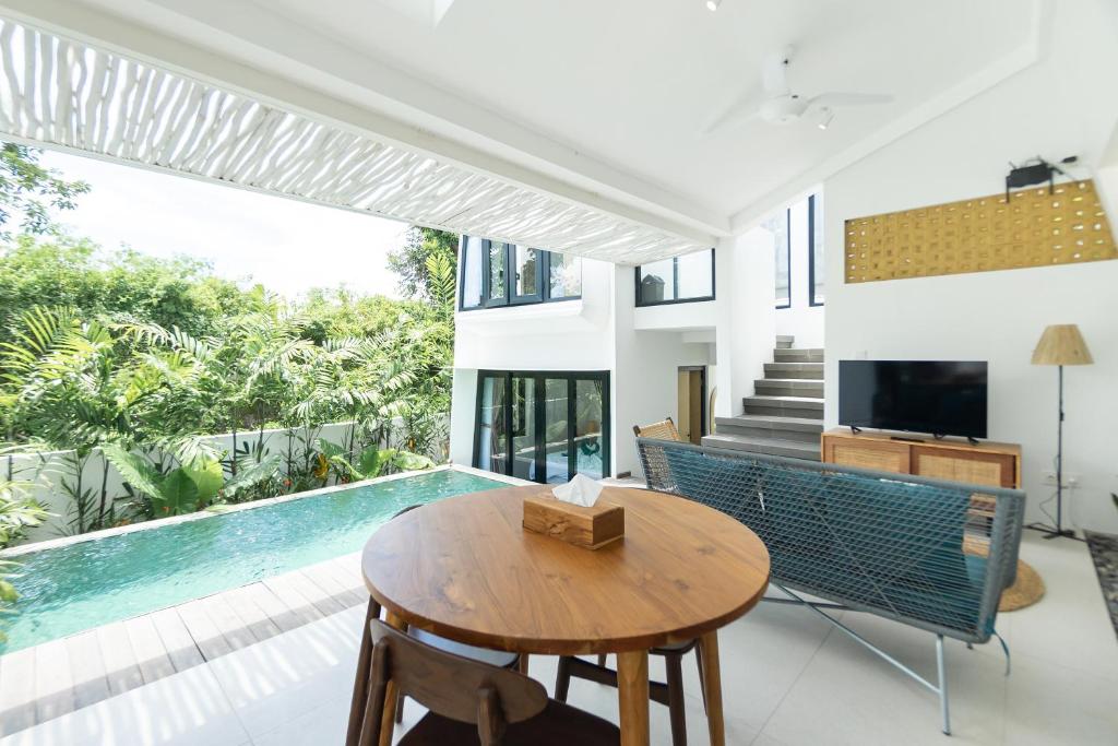Minimalist Tropical Haven 2 Bedroom Private Villa in Canggu — image 7