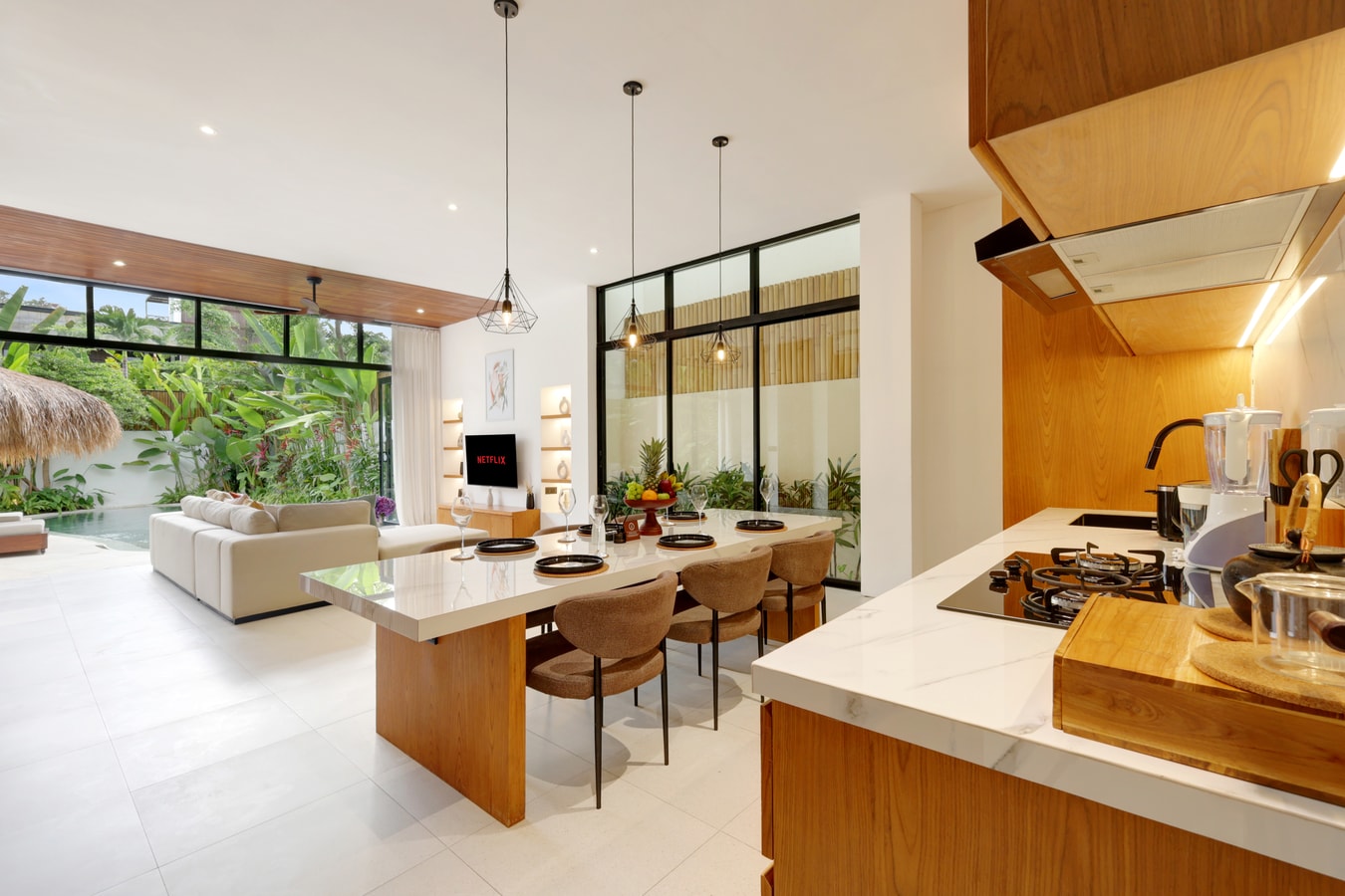 Comfort Stylish 3BR Villa w/ Rooftop & Pool, Canggu in Canggu, Bali — image 7