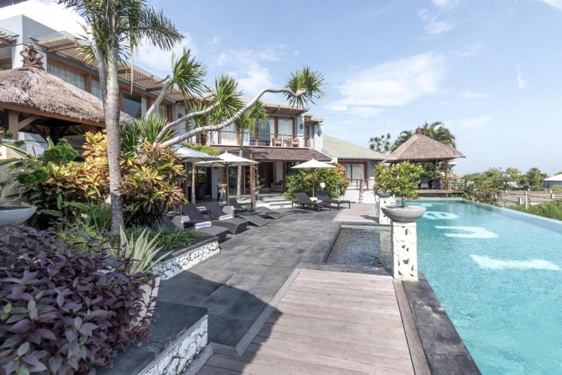 Grand Coastal Marvel Private Villa in Jimbaran