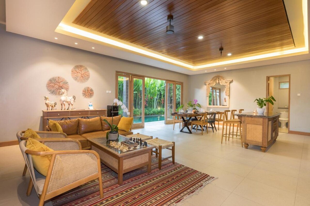 Lush Teakwood Sanctuary 2 Bedroom Private Villa in Canggu
