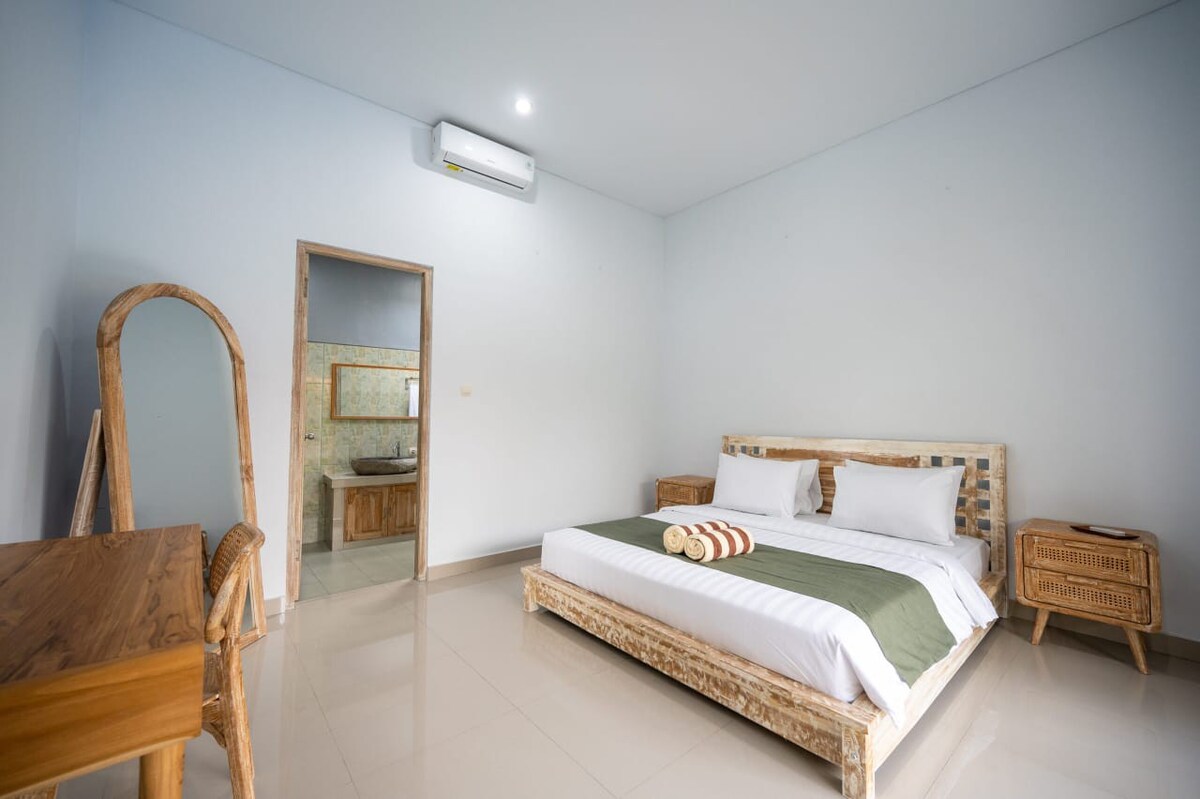 Serene Tropical Retreat 3 Bedroom Private Villa in Canggu — image 1