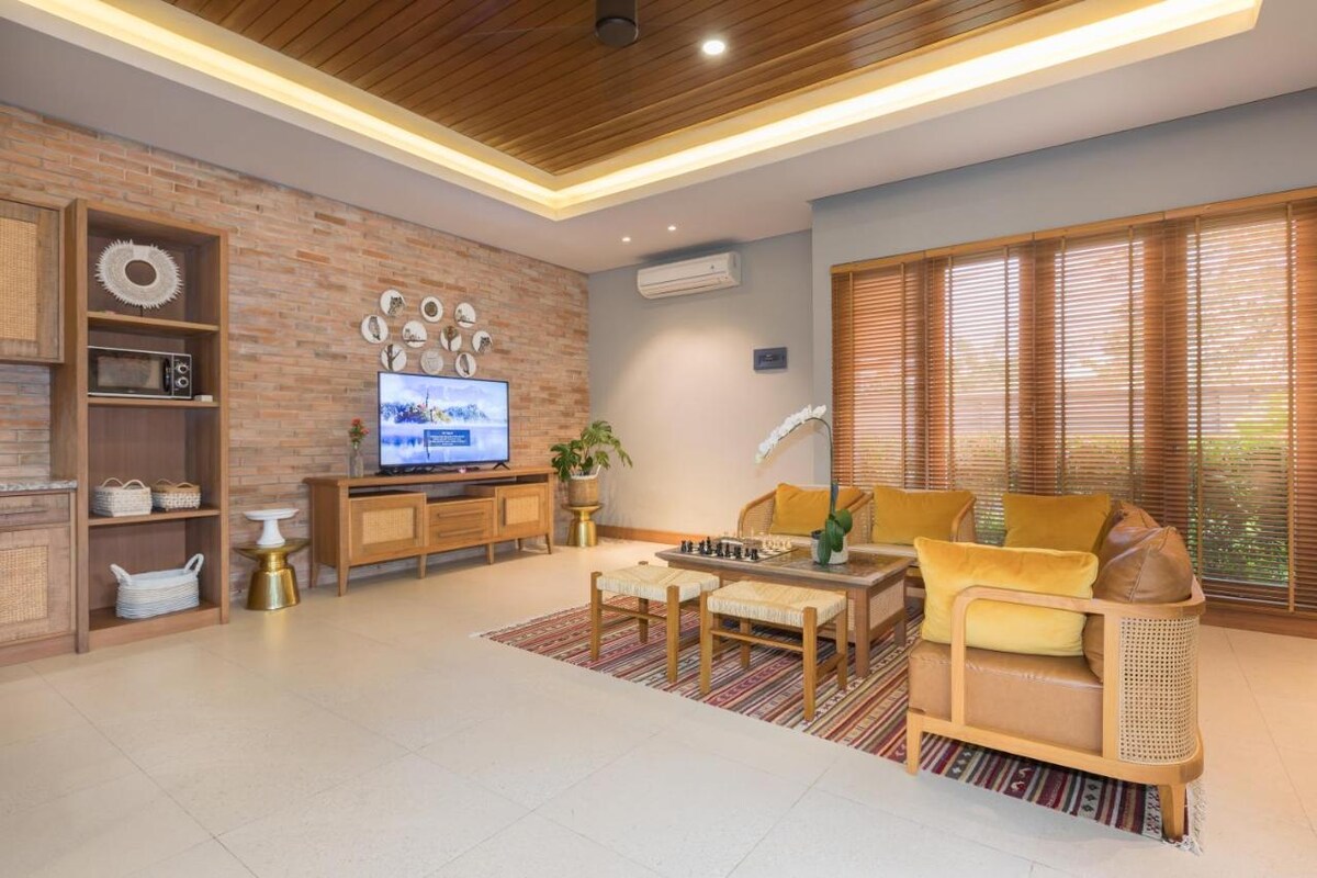 Lush Teakwood Sanctuary 2 Bedroom Private Villa in Canggu — image 5