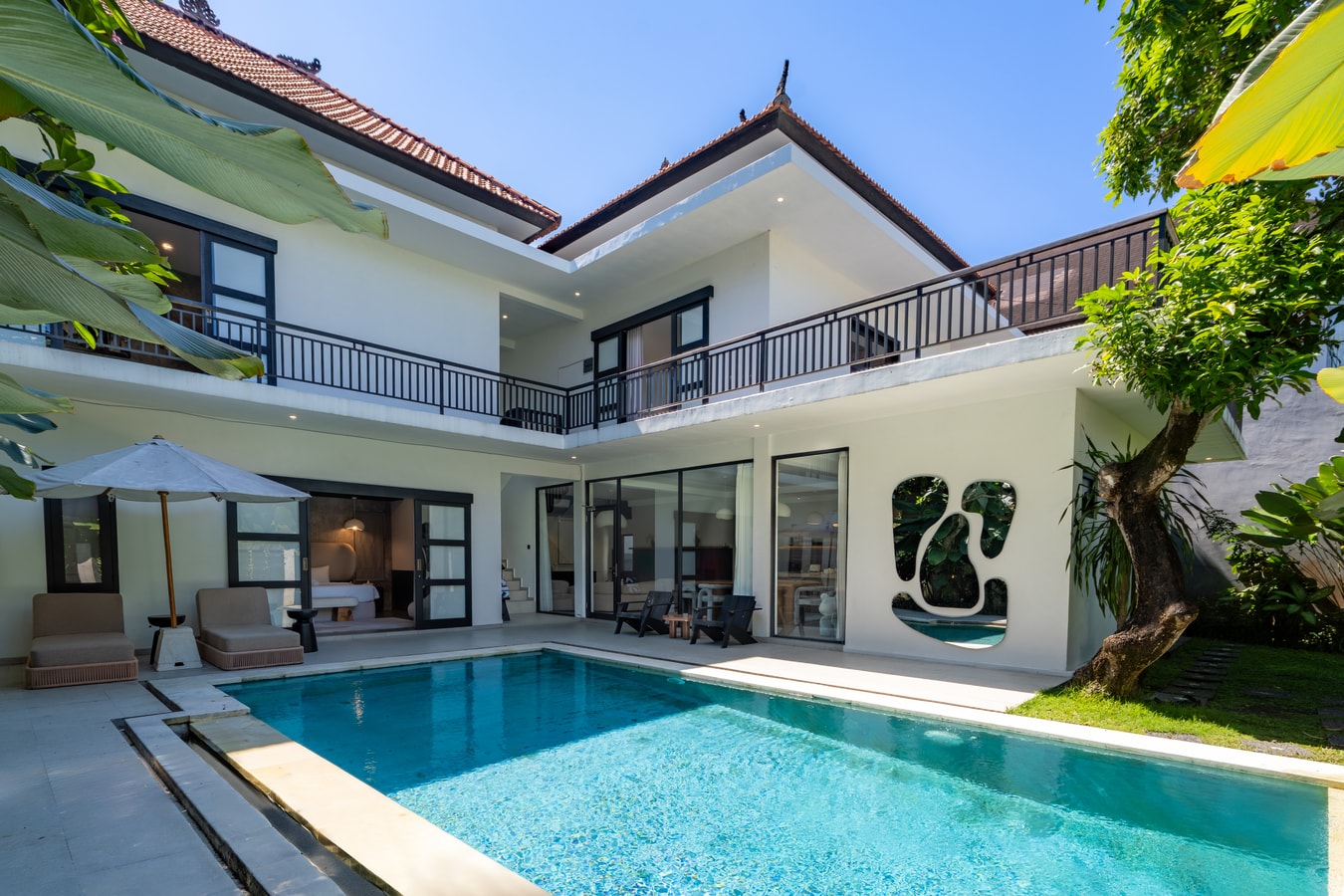 Canggu Designer 3BR Villa - Private Pool & Balcony in Pererenan, Bali — image 9