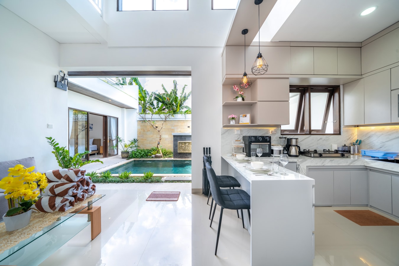 Addhika - Rooftop Terrace Villa with Pool, Berawa in Canggu, Bali — image 3