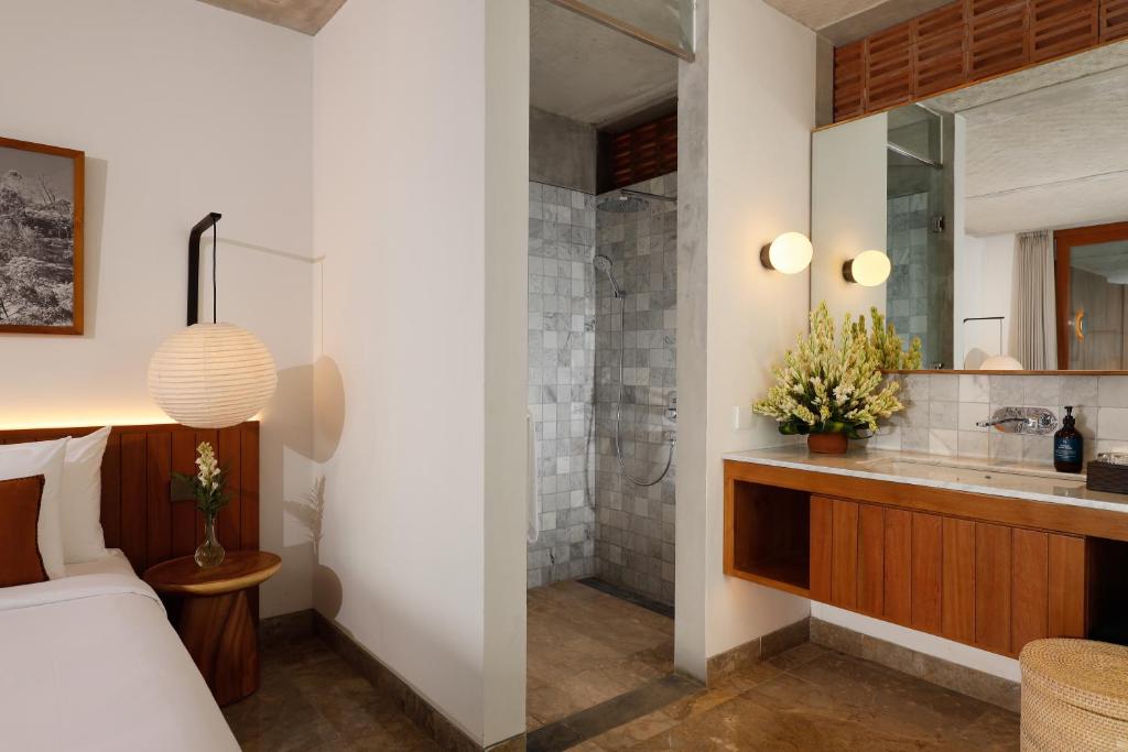 Tropical Garden Estate 7 Bedroom Private Villa in Canggu — image 7