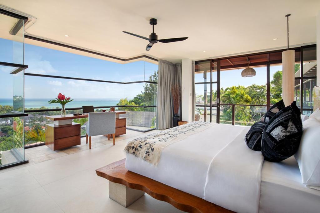 Lavish Hilltop Escape Private Villa in Jimbaran — image 3