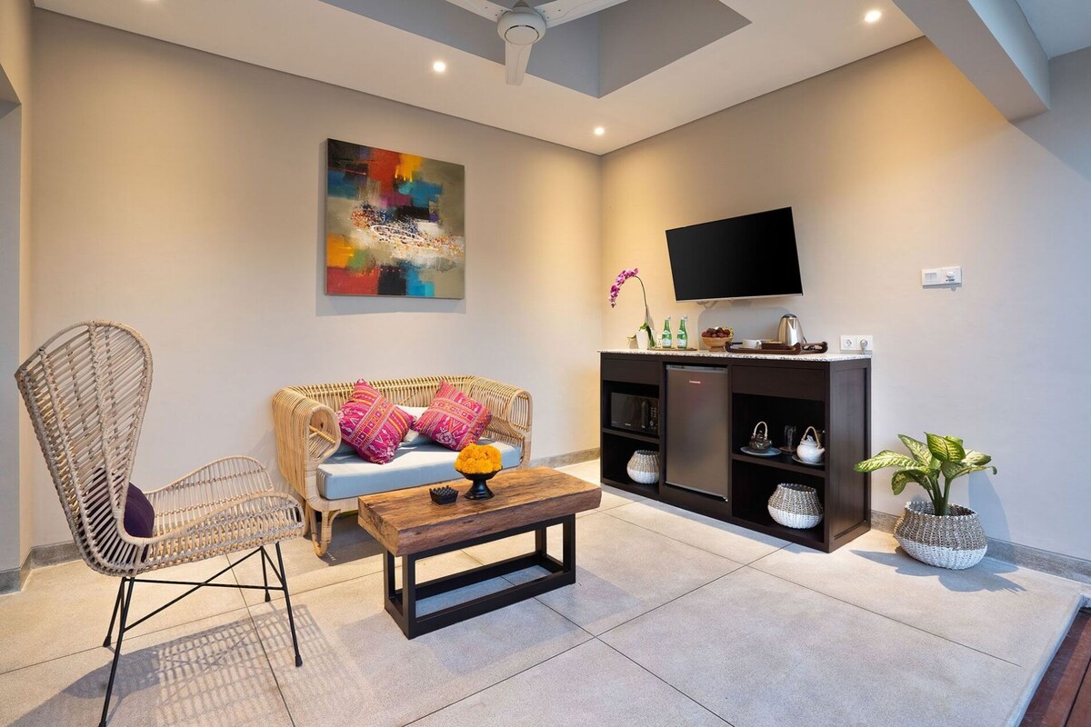 Stylish Beachside Nook 1 Bedroom Private Villa in Canggu — image 1
