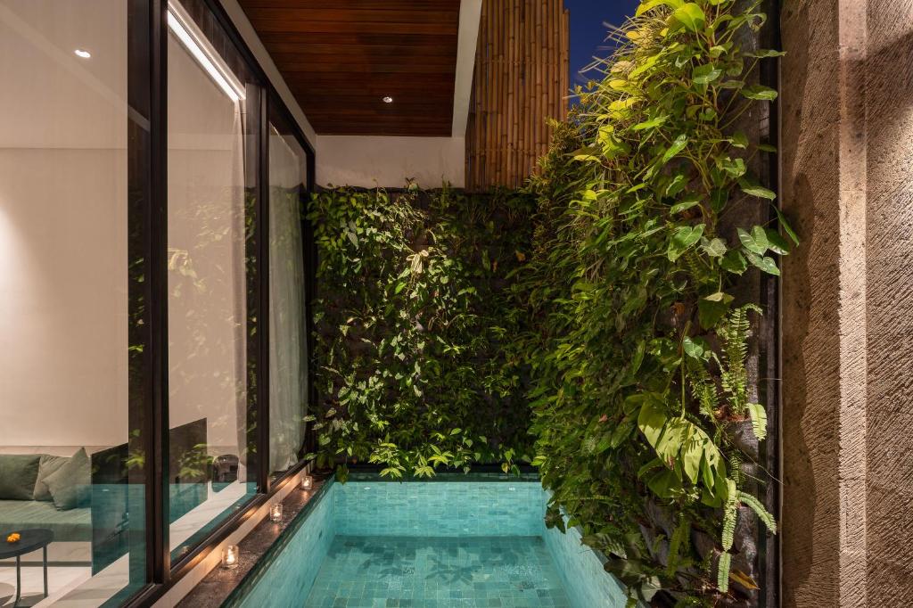 Airy Modern Hideaway 2 Bedroom Private Villa in Canggu — image 7