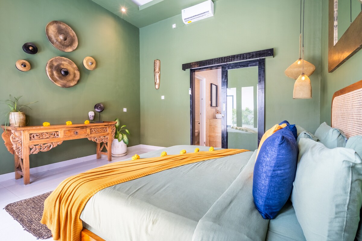 Serene Modern Poolside 3 Bedroom Private Villa in Canggu — image 5