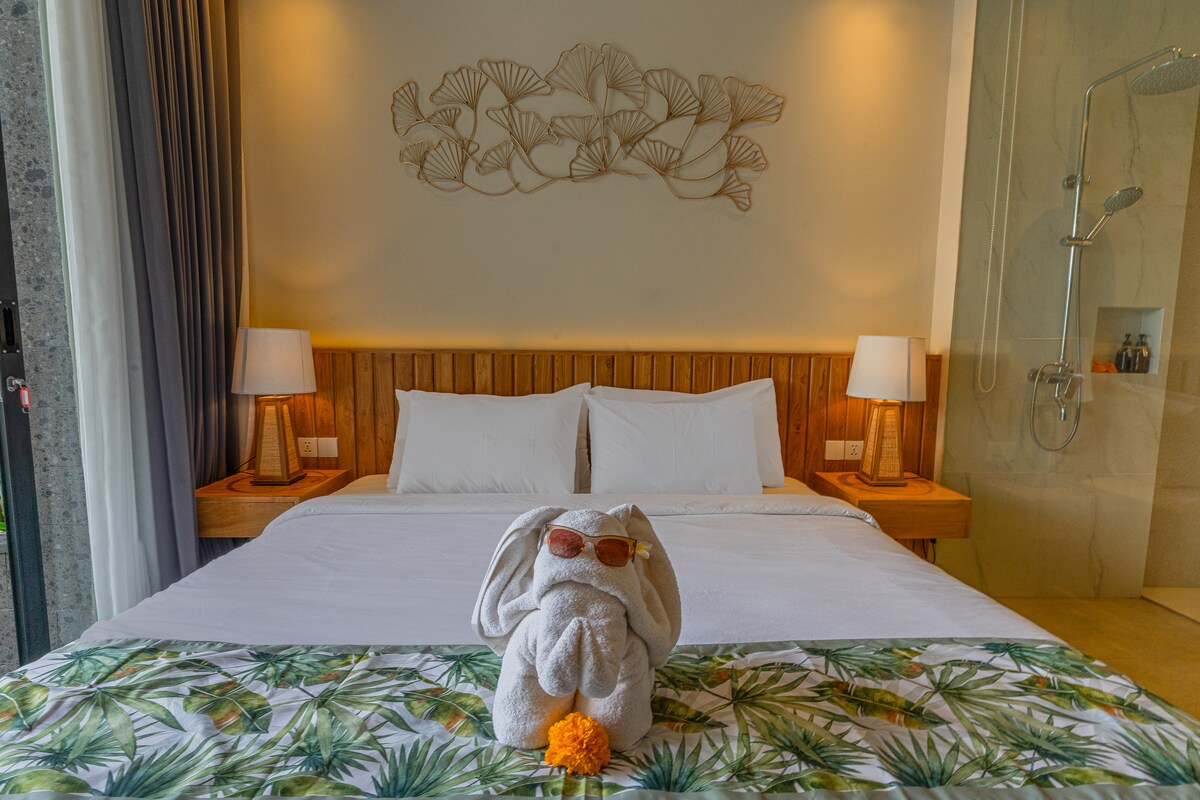 Central Tropical Hideaway 3 Bedroom Private Villa in Canggu — image 8