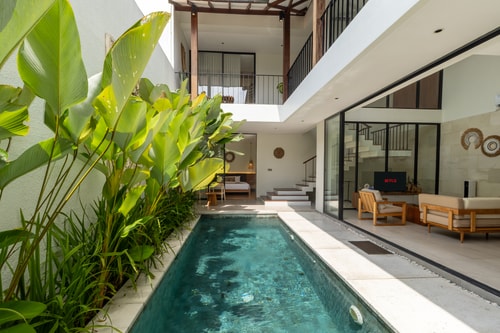 Nivassa - 3BR Villa with Pool, Near Berawa Beach in Canggu, Bali — image 12