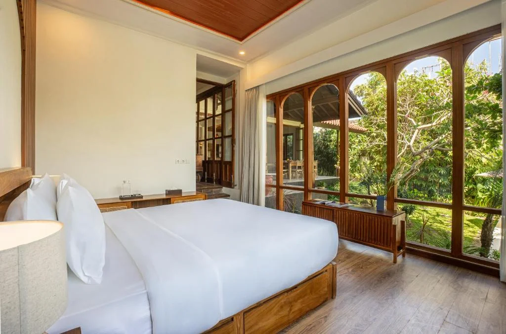 5-Bedroom Javanese Style Villa in Canggu – Private Pool, Joglo & Spacious Garden — image 13