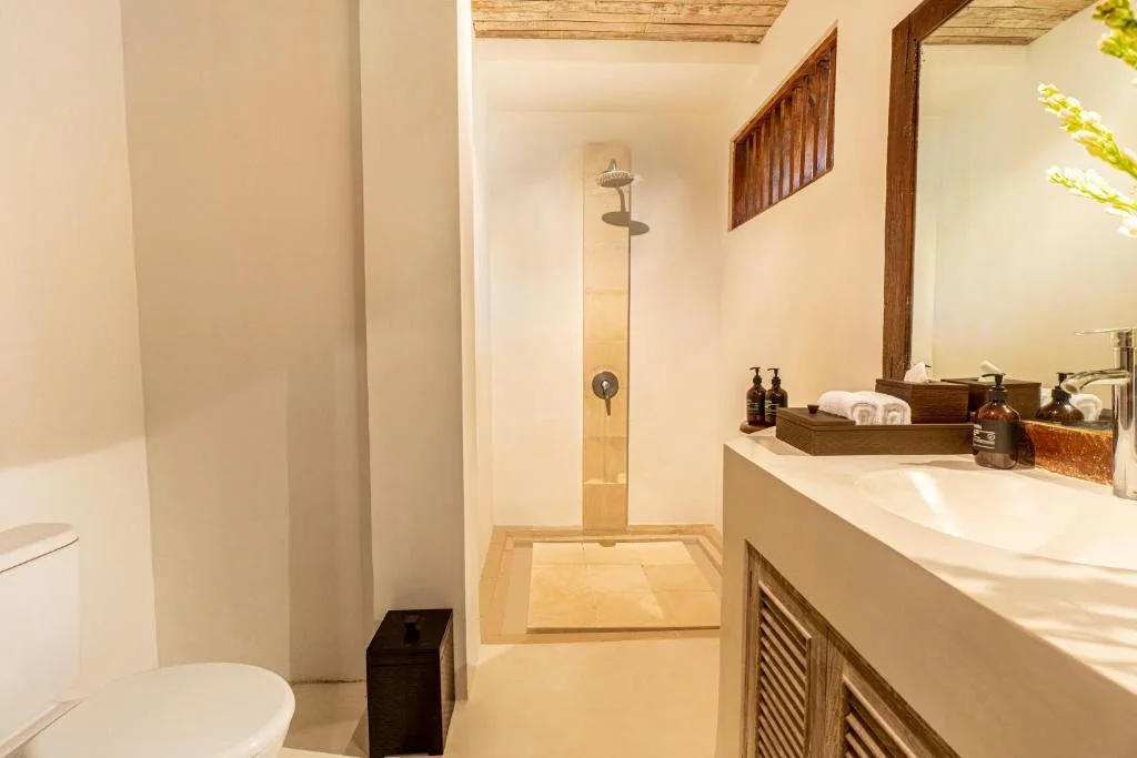 5-Bedroom Javanese Style Villa in Canggu – Private Pool, Joglo & Spacious Garden — image 11