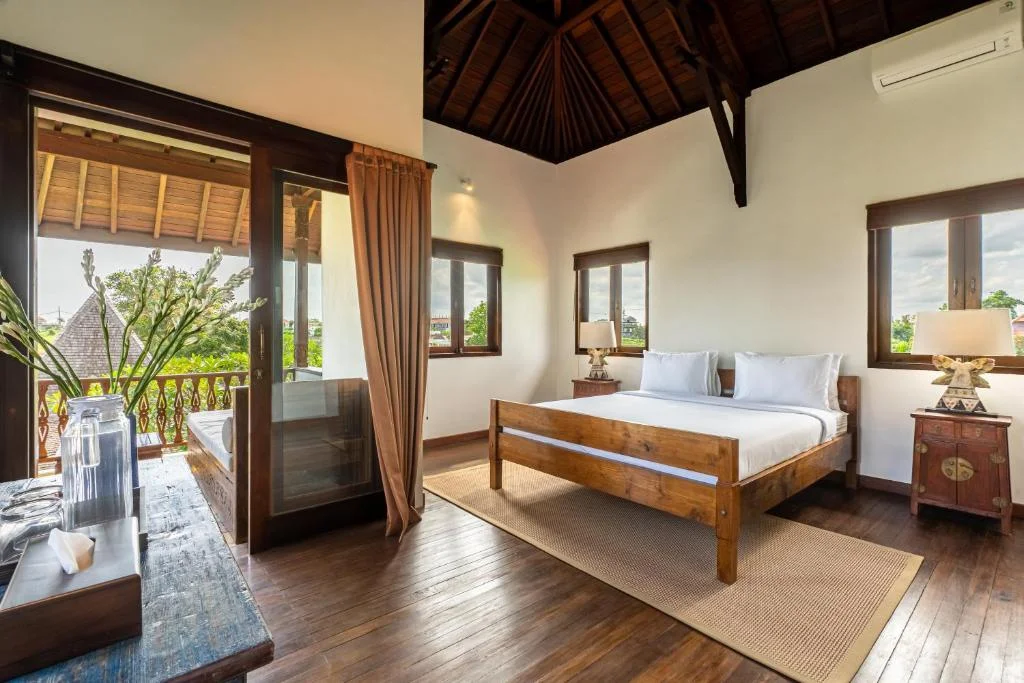 5-Bedroom Javanese Style Villa in Canggu – Private Pool, Joglo & Spacious Garden — image 9