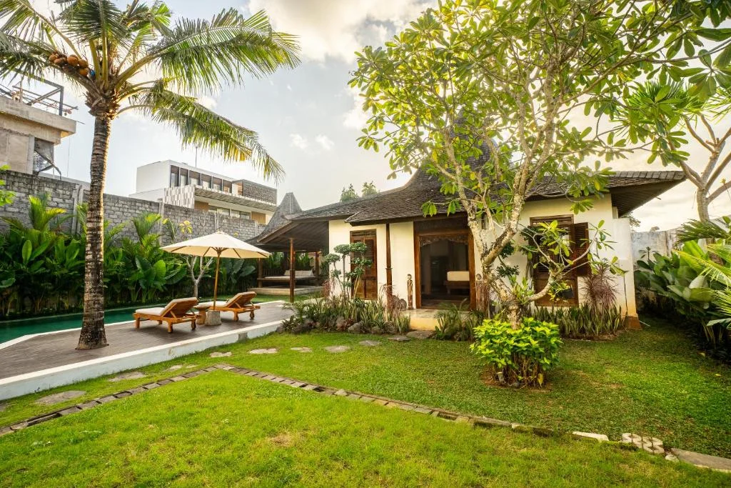 5-Bedroom Javanese Style Villa in Canggu – Private Pool, Joglo & Spacious Garden — image 7