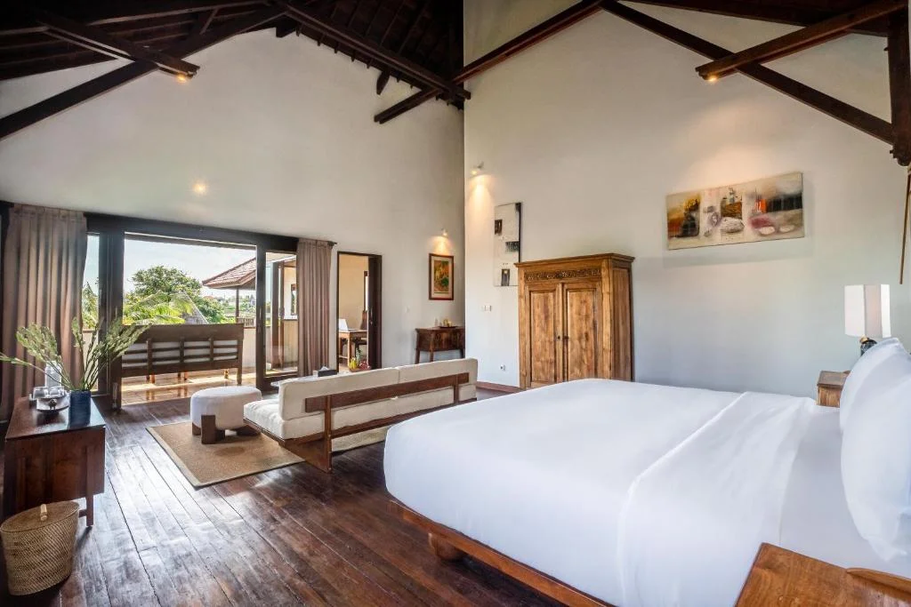 5-Bedroom Javanese Style Villa in Canggu – Private Pool, Joglo & Spacious Garden — image 14