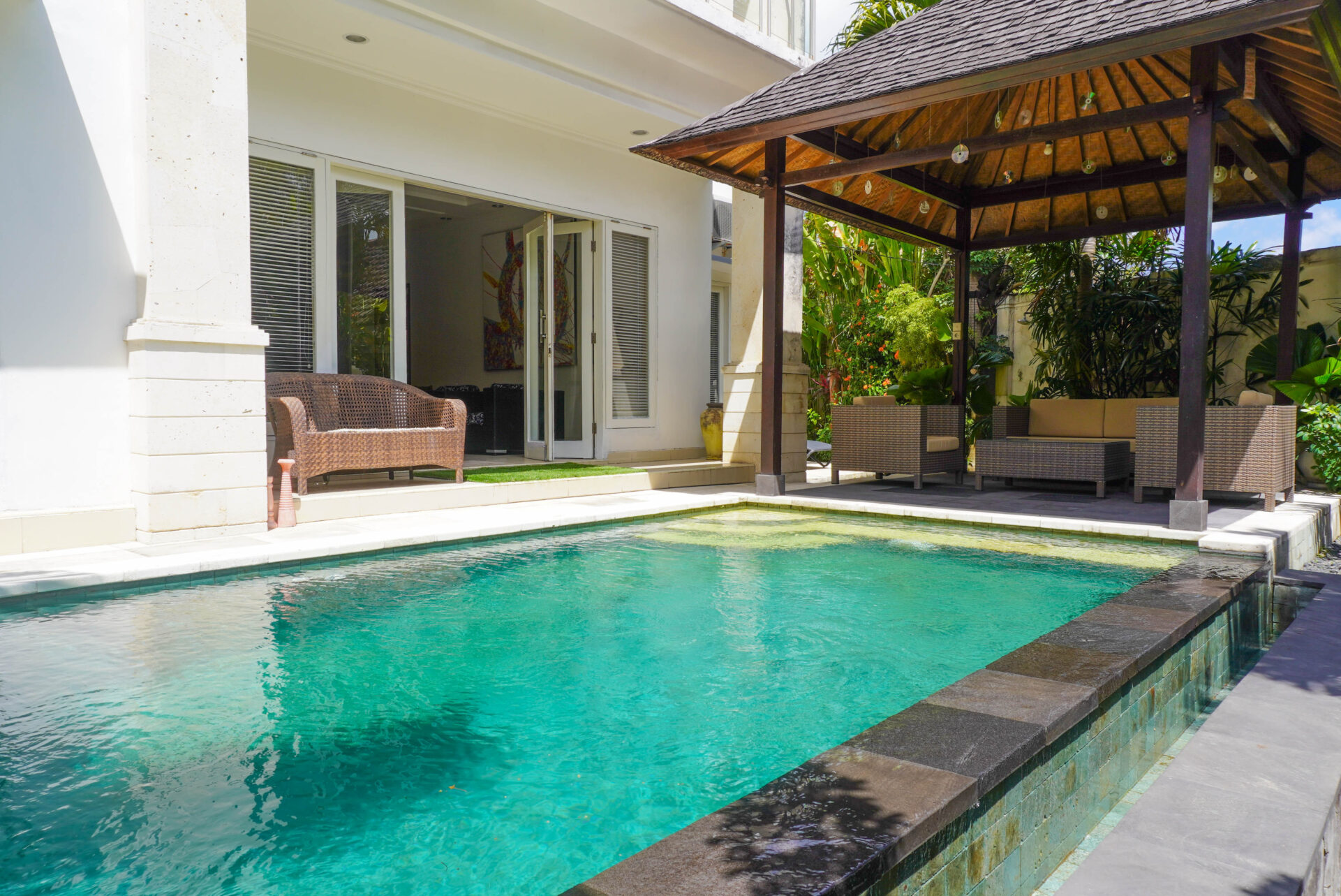 5-Bedroom Villa in Central Seminyak walking distance to the Beach — image 2