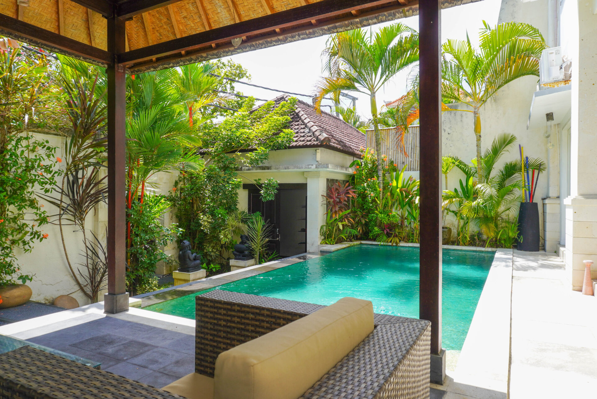 5-Bedroom Villa in Central Seminyak walking distance to the Beach — image 1